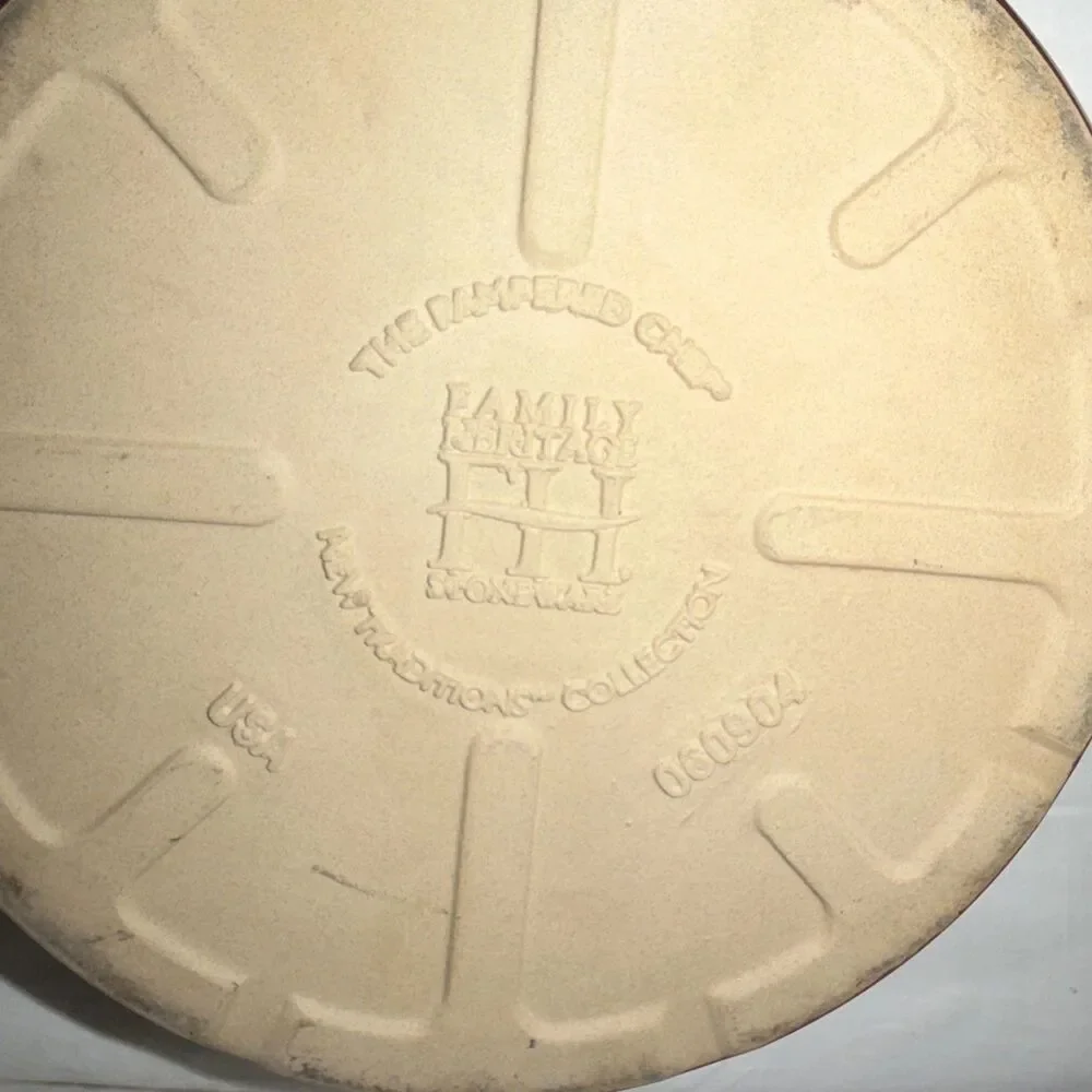 Pampered Chef Family Heritage Stoneware 9in 2.4 qt Oven Freezer Microwave Safe.